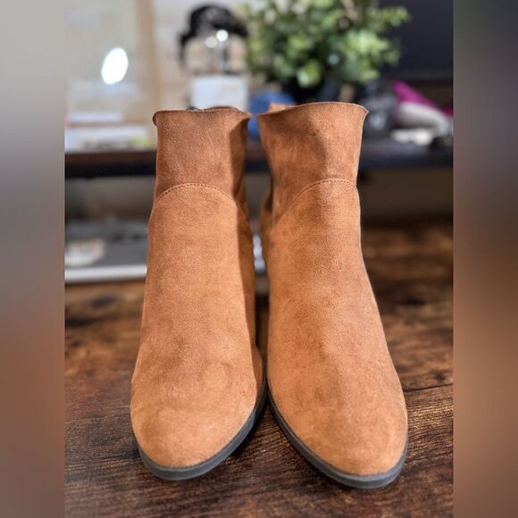 Brash‎ Women's Tan Suede Ankle Booties size 9 - Picture 8 of 9